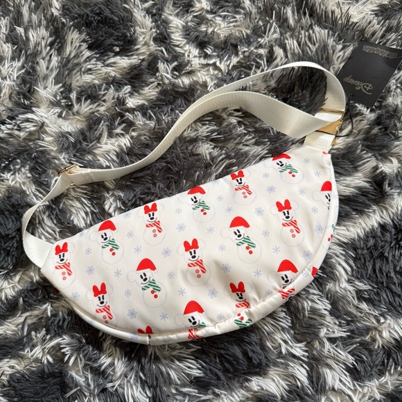 Cakeworthy Mickey & Minnie Scented Fanny Pack Belt Bad with Snowmen NWT - Picture 7 of 11